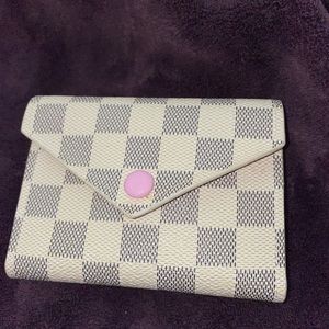 Unbranded checkered wallet